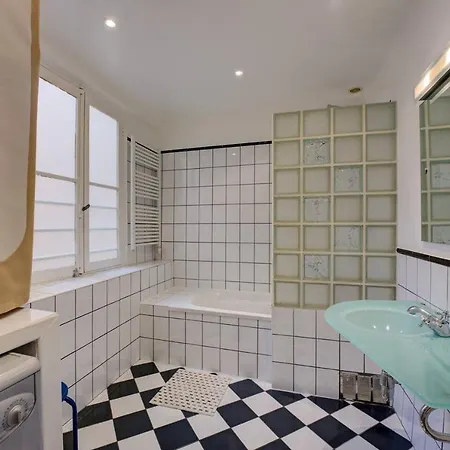 Top Floor Duplex Apt/rooftop Views/mins To Beach * Antibes
