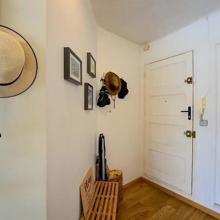 Top Floor Duplex Apt/rooftop Views/mins To Beach Antibes
